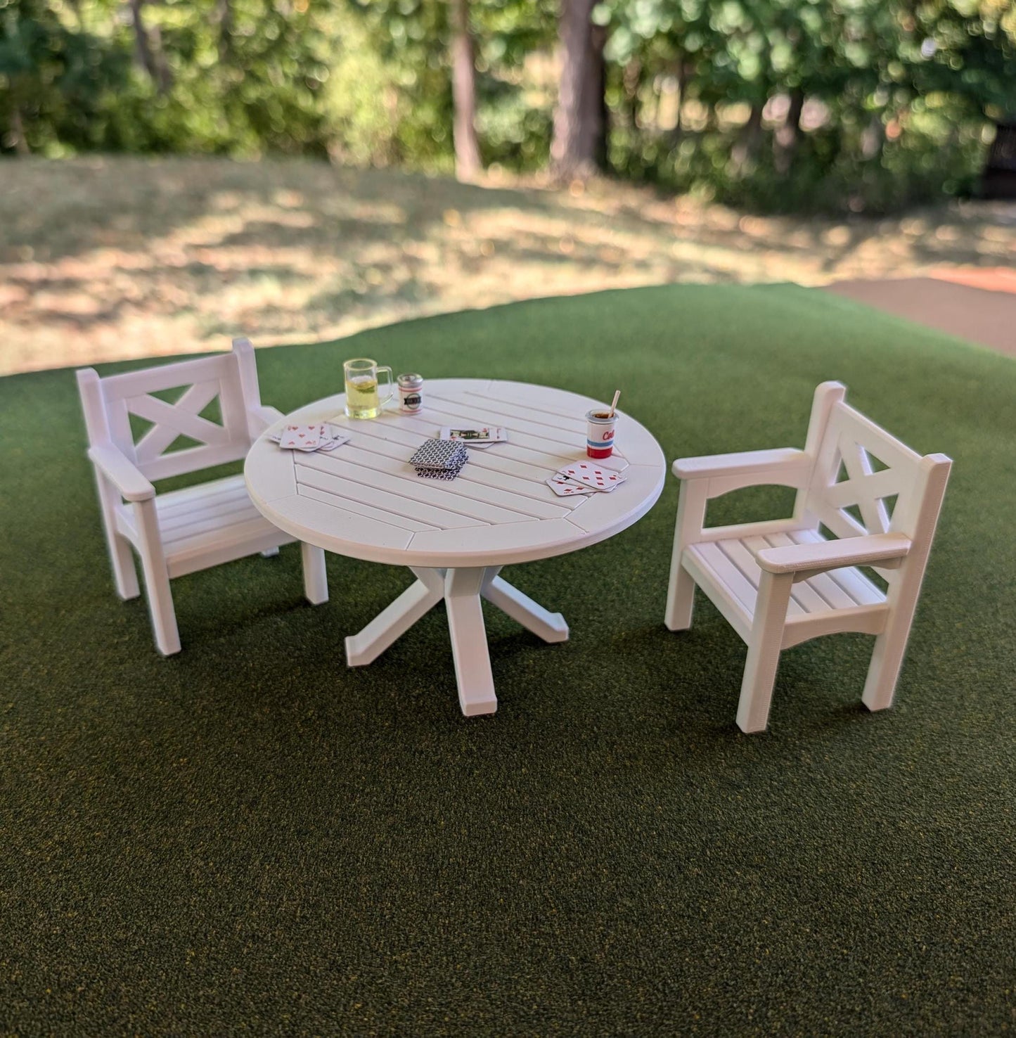 Round Table in 20 colors  1:12 scale - 2 3/4" tall