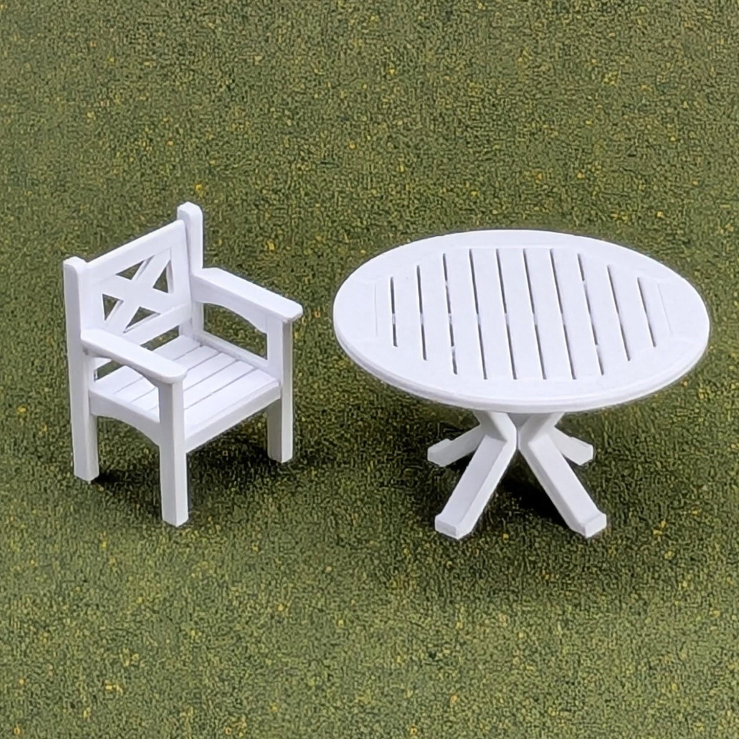 Patio Round Table  1:24  Half Scale -  1 1/2" tall