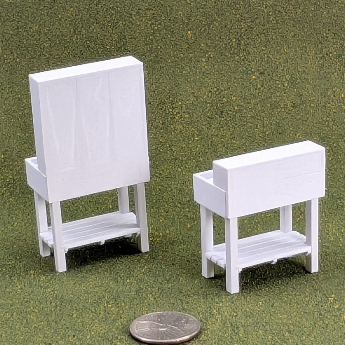 Plant Potting Table in 2 sizes -  1:24 scale