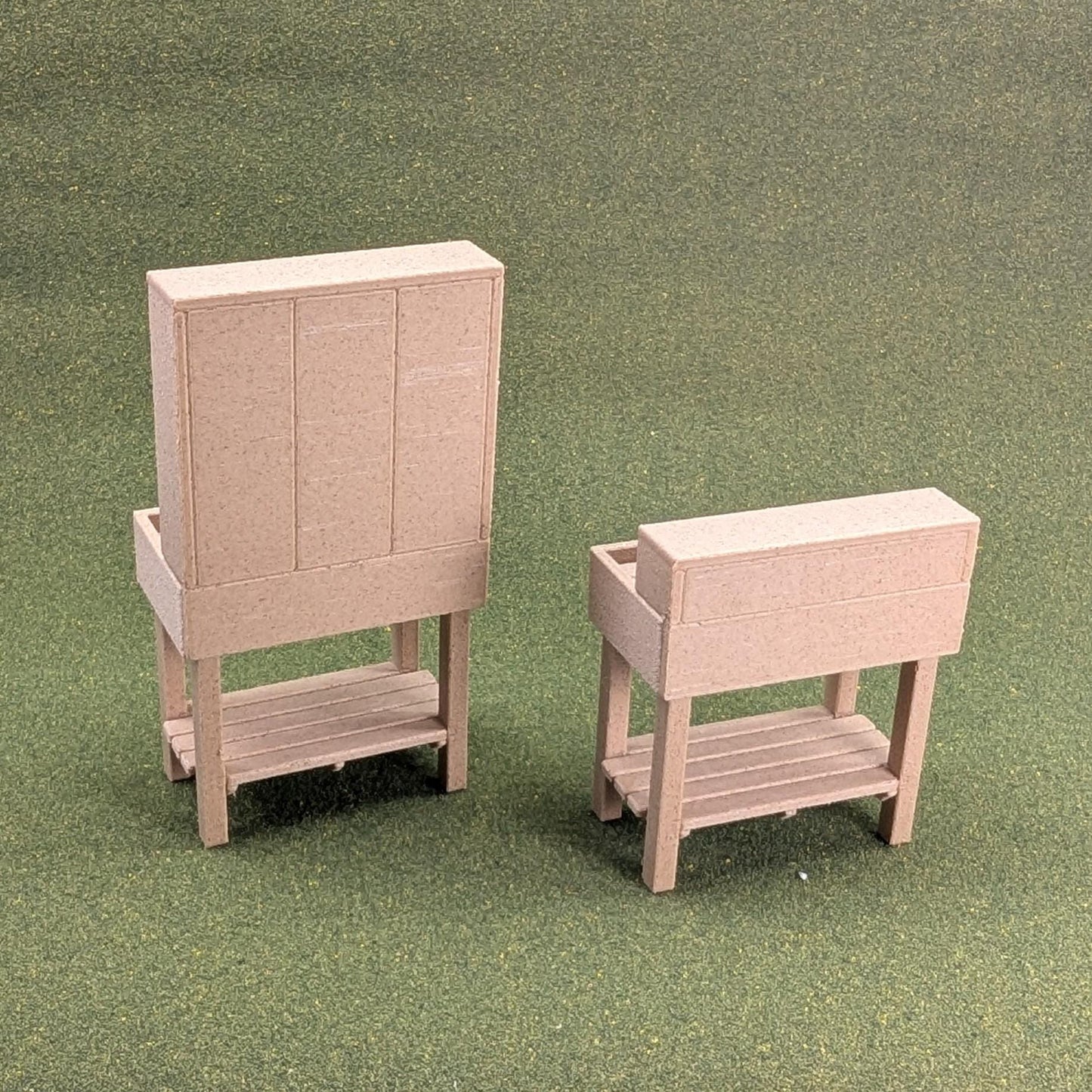 Woodgrain Plant Potting Table in 2 sizes, 1:12 scale